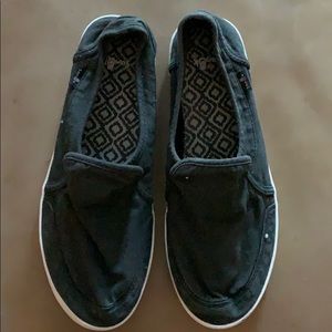 Sanuk women’s size 7 slip ons worn twice
